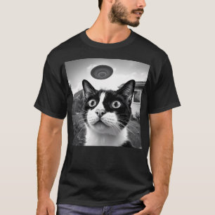 Alien Invasion Cat Selfie Black White Ufo Chaos T Shirt