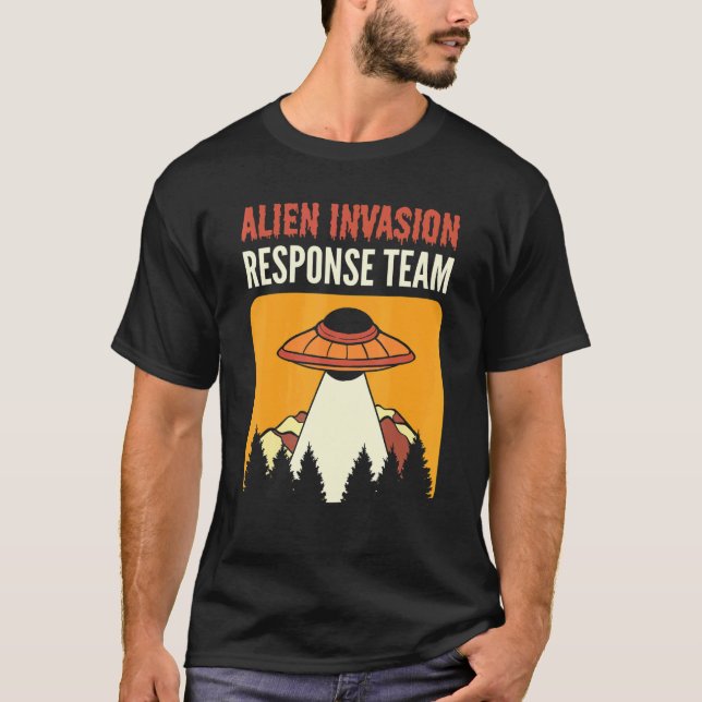 Alien Invasion Response Team Aliens UFO T Shirt (Framsida)