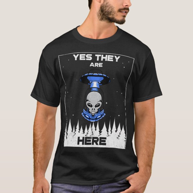Alien Invasion. Utomjordingarna är här T Shirt (Framsida)
