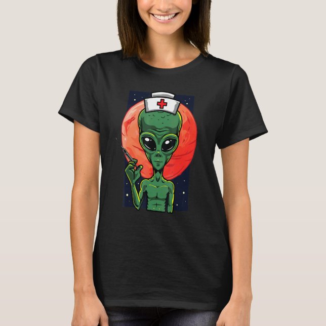 Alien Nurse Holding Nål Syringe T Shirt (Framsida)