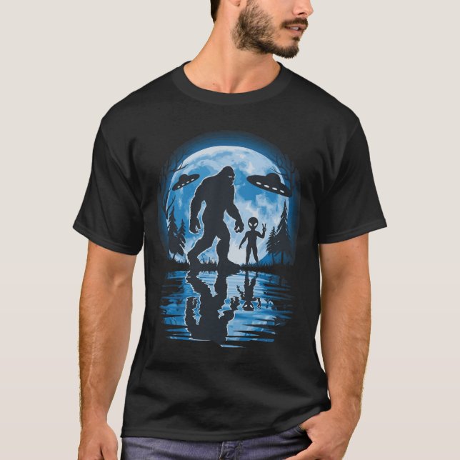 Alien och Bigfoot Måne ufo T Shirt (Framsida)