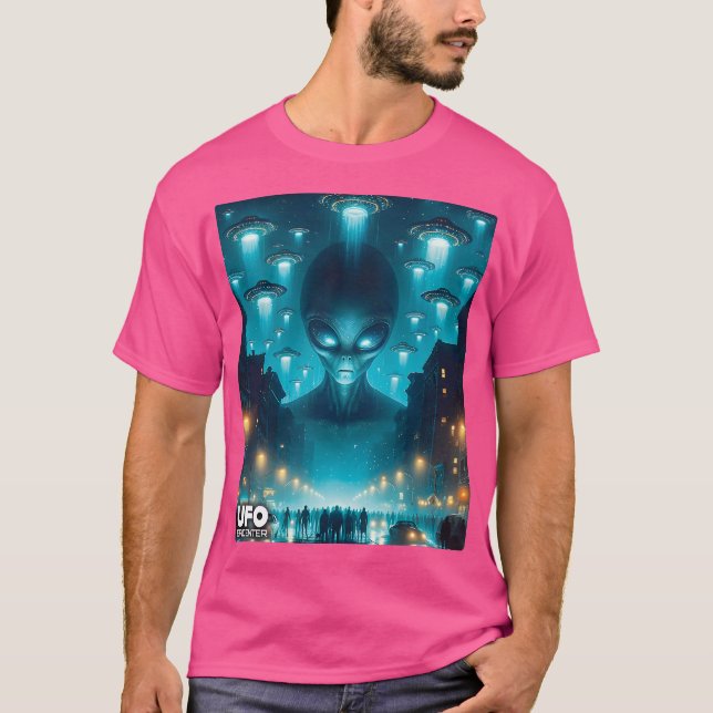 Alien och flygande såser som tittar på dig t shirt (Framsida)