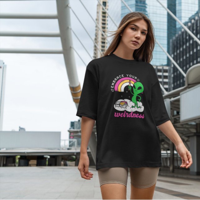 Alien Painting Rainbow T Shirt (Skapare uppladdad)