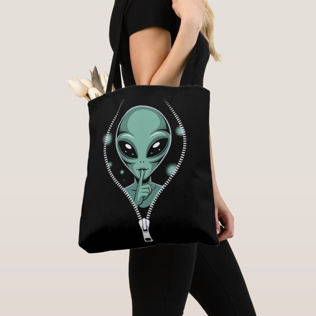 Alien Peeping Tygkasse (Närbild)