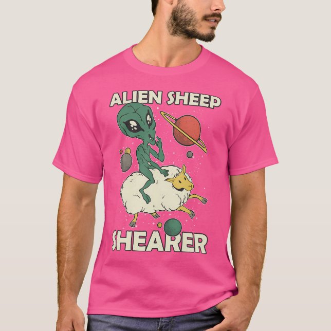 Alien Sheep Shearer Sheep Shearer T Shirt (Framsida)