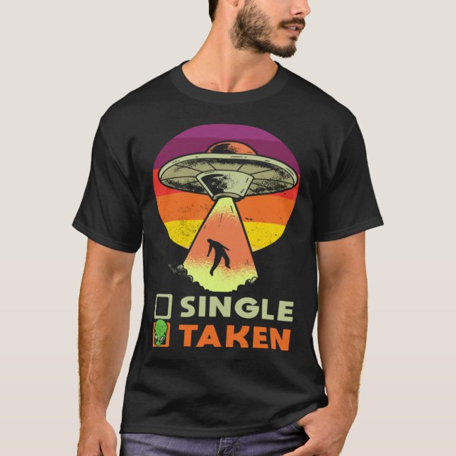 Alien Single Or Taken Love for Valentine's Day T Shirt (Framsida)