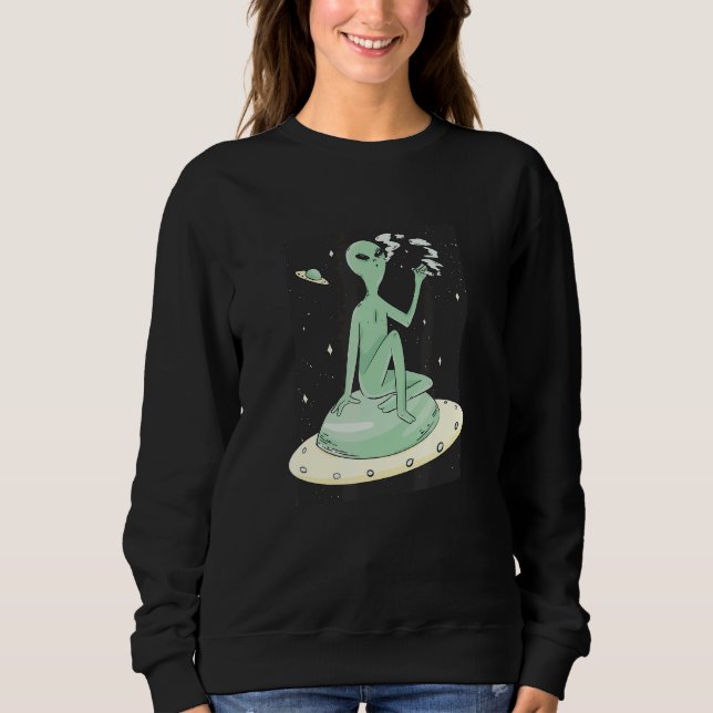 Alien Smoking in Outer Space T Shirt (Framsida)