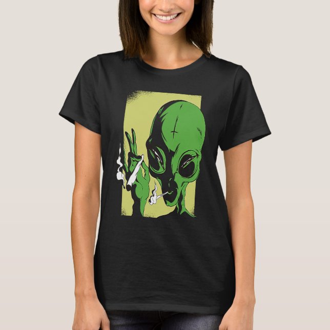 alien space aliens  ufo smoking t shirt (Framsida)