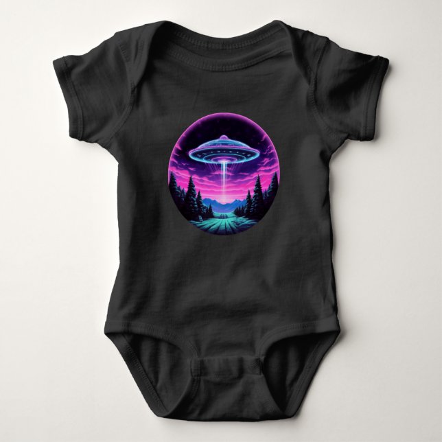 Alien Spaceship Retro Futuristiska T Shirt (Framsida)