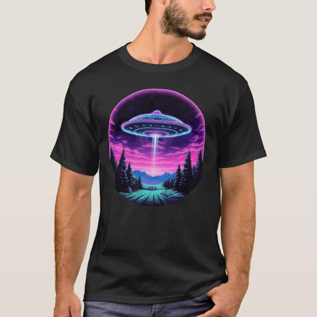 Alien Spaceship Retro Futuristiska T Shirt (Framsida)