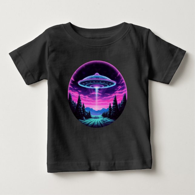 Alien Spaceship Retro Futuristiska T Shirt (Framsida)