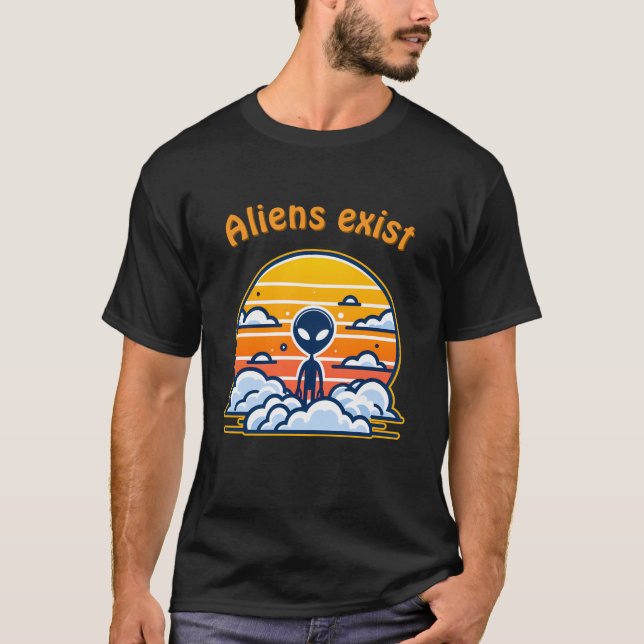 Alien Sunset Aesthetic | Sci-Fi Alien Sunset T Shirt (Framsida)