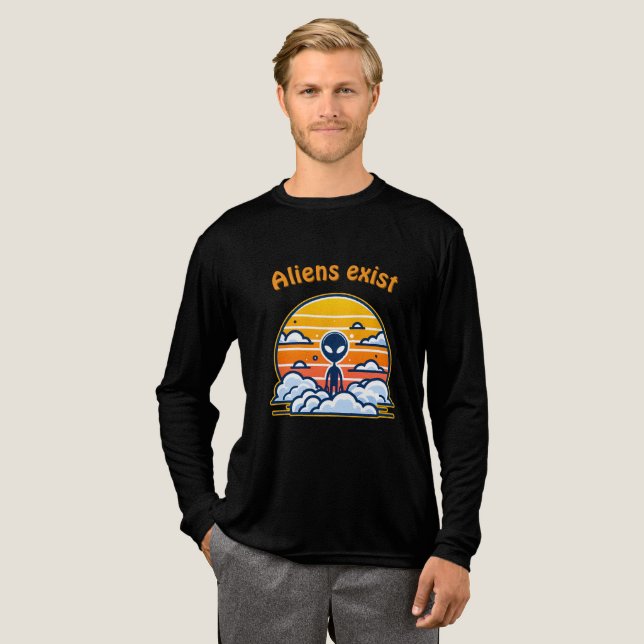 Alien Sunset Aesthetic | Sci-Fi Alien Sunset T Shirt (Hel framsida)