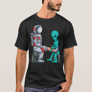 Alien Tattooist Astronaut Tattooing UFO Älskare Ta T Shirt