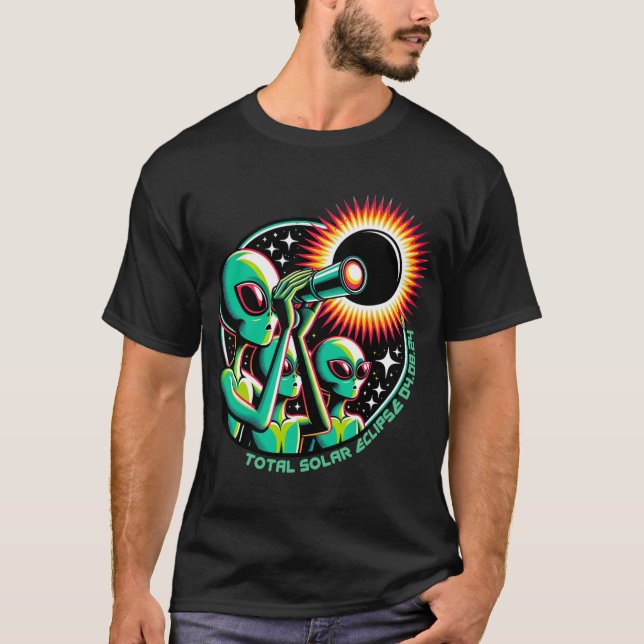 Alien Total Solar Eclipse 4.8.2024 Apparel T Shirt (Framsida)