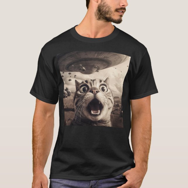 Alien UFO Funny Cat Selfie Scared Cat Lover Spaces T Shirt (Framsida)