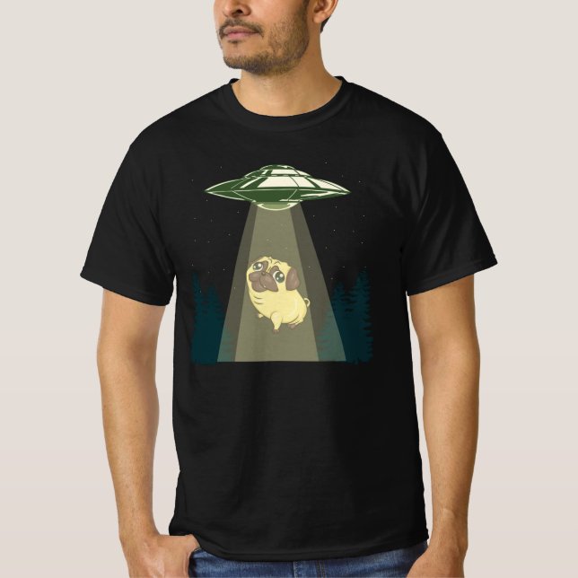 Alien UFO och Cute Aduly Pug for Anastajia Pu T Shirt (Framsida)