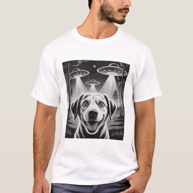 Alien UFO Taking a Selfie Dog Mom Dad  T Shirt (Framsida)