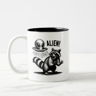 Alien Unisex T-shirt, Skrämt Raccoon Två-Tonad Mugg
