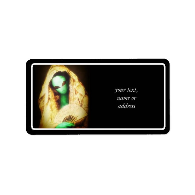 Alien Wearing a Snöre Mantilla Adressetikett (Framsidan)