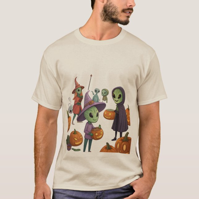 Aliens Celebrate Halloween on Earth – Cosmic Costu T Shirt (Framsida)
