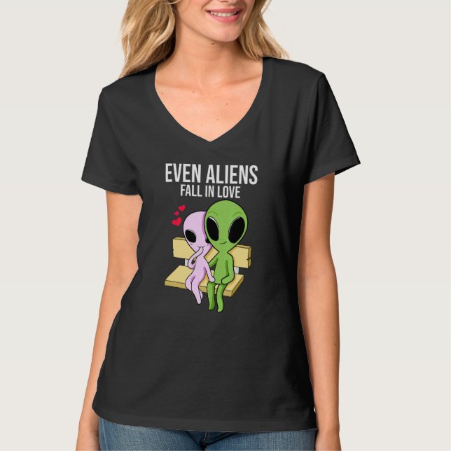 Aliens Fall In Love Girlfriend Boyfriend T Shirt (Framsida)