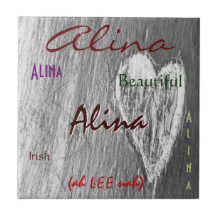 Alina Namn Irish Meaning with Light Grått Heart Kakelplatta