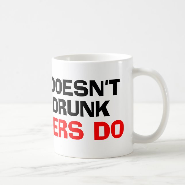 Alkohol får dig inte att skrubba kaffemugg (Höger)