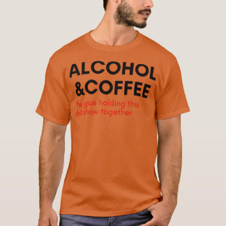 Alkohol och kaffe som håller i den här bildskärmst t shirt