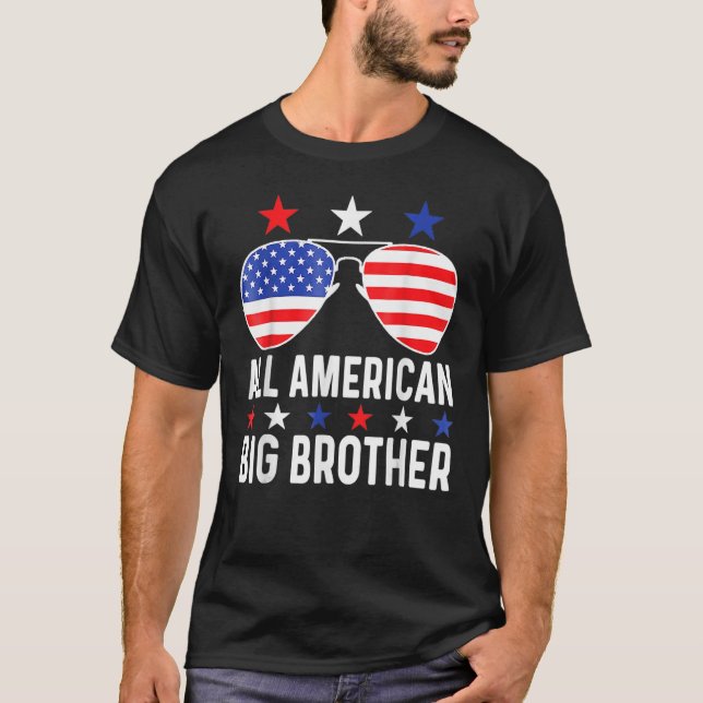 All American Big Brother 4:e juli Manar Sunglass T Shirt (Framsida)