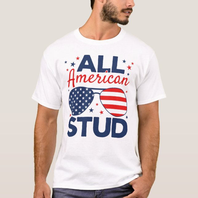 All American Stud, 4 juli, Manar-Shirt T Shirt (Framsida)