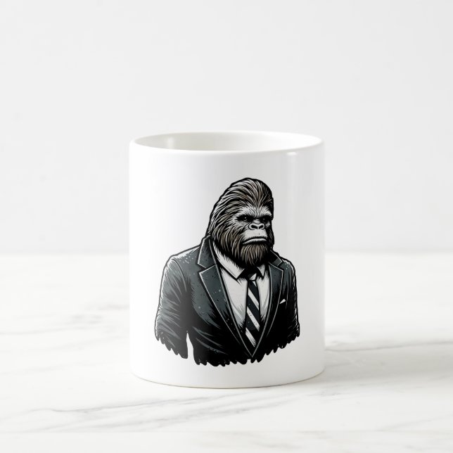 All Business Bigfoot - Rolig Stilfull Sasquatch Kaffemugg (Center)
