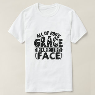 All Guds Nåd i en Liten Ansikte T-Shirt