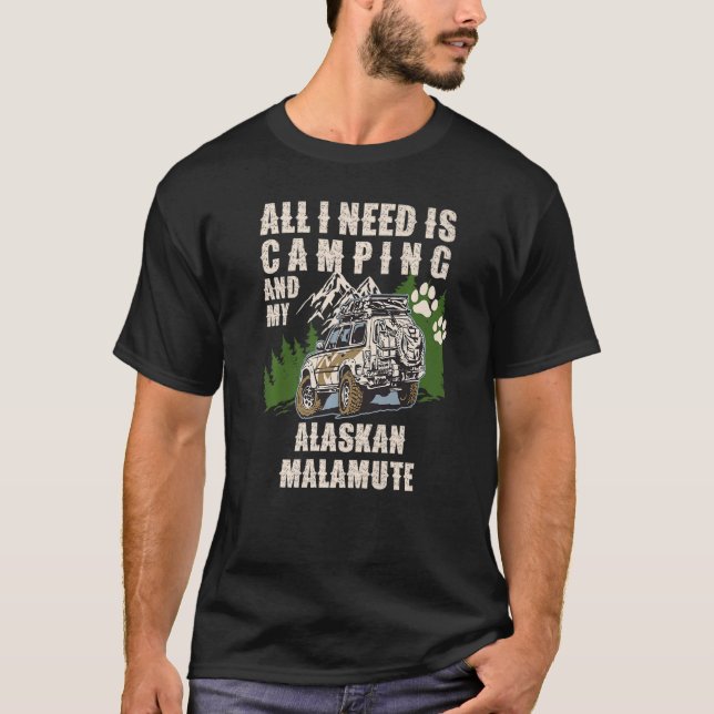 All I Need Is Camping And My ALASKAN MALAMUTE Camp T Shirt (Framsida)