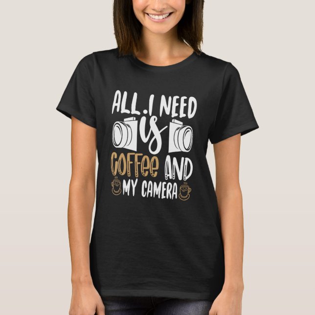 All I Need is Coffee and My Camera fuuny photograp T Shirt (Framsida)