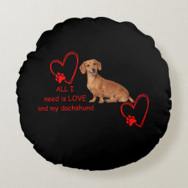 "All I Need Is Love and My Dachshund" Round Pillow Rund Kudde