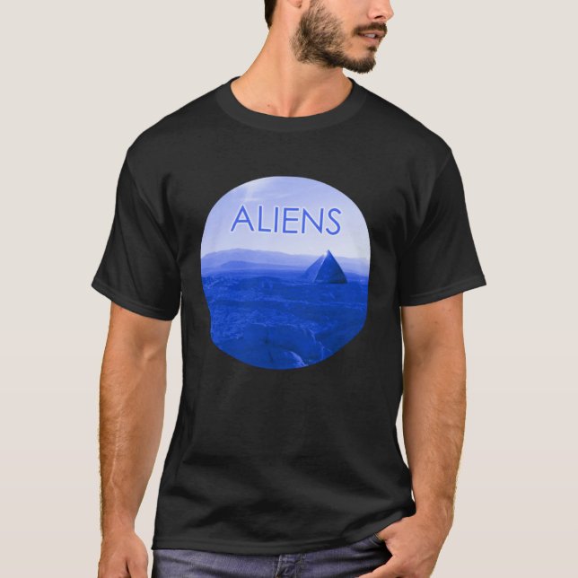 All Pyramids Are Alien Pyramids T Shirt (Framsida)
