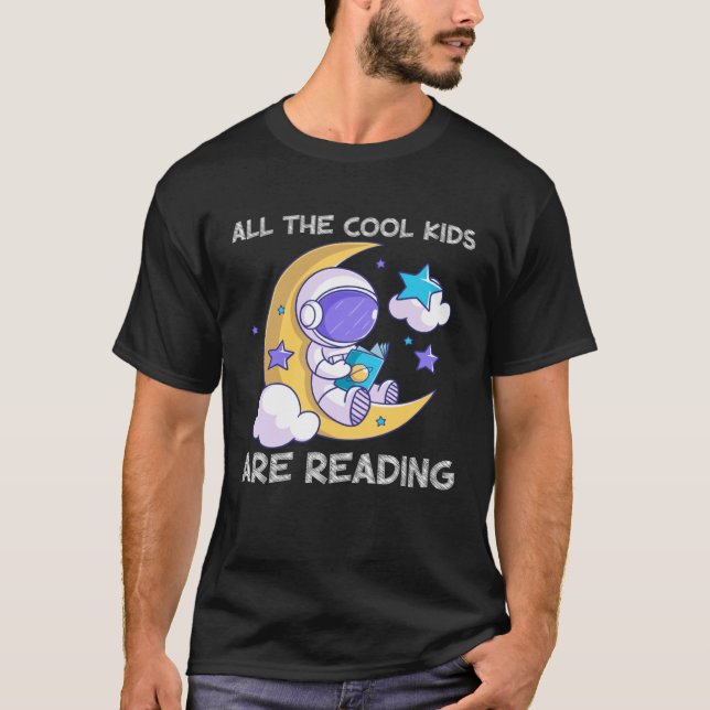 All the Cool Kids Are Reading Book and Reading T Shirt (Framsida)