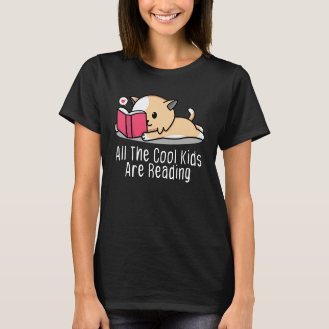 All the Cool Kids are Reading Book Cat T Shirt (Framsida)
