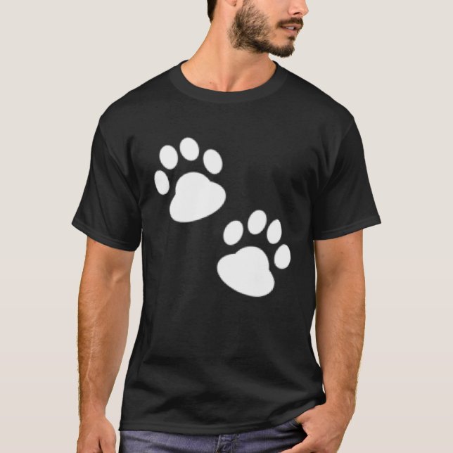 All you need is a dog and a lake with paw prints t shirt (Framsida)