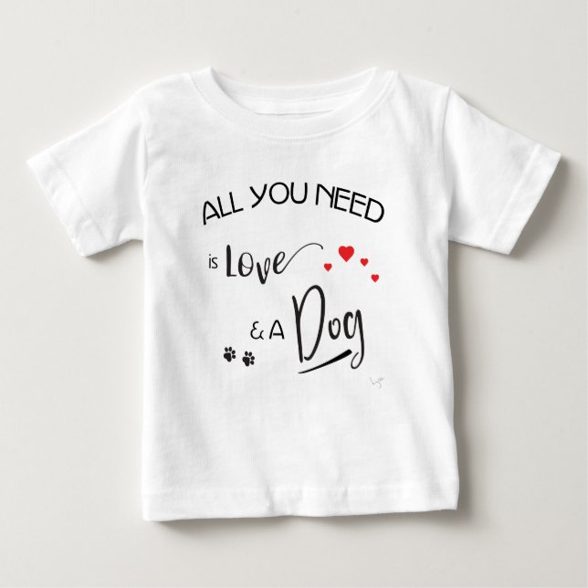 All-you-need-is-Kärlek-and-a-Hund! Grafik Tee Shirt (Framsida)