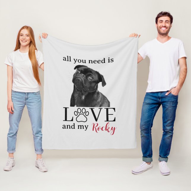 All You Need Is Love and My Dog – Custom Pet Name  Fleecefilt (På plats)