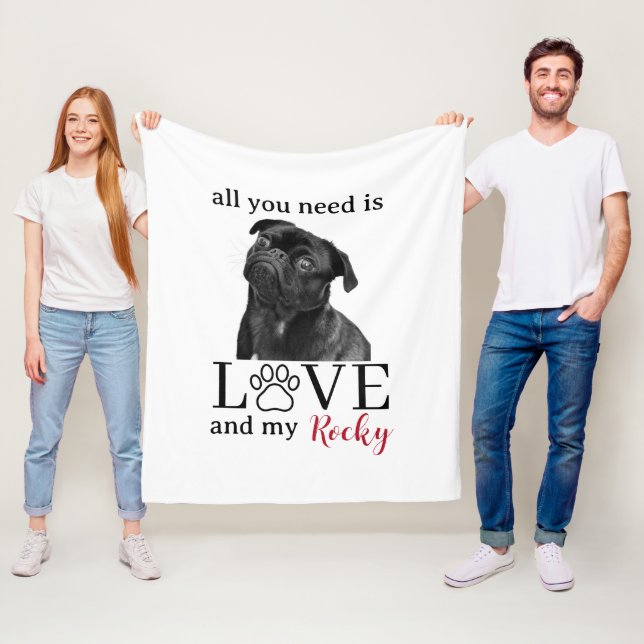 All You Need Is Love and My Dog – Custom Pet Name  Fleecefilt (På plats)