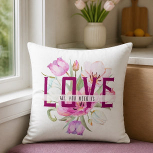 All You Need is Love Blommig Kudde