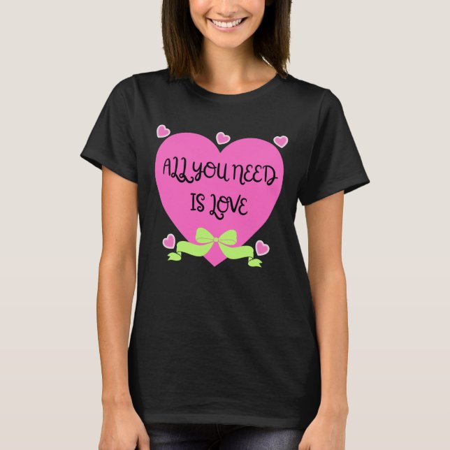 All You Need Is Love – Valentine Heart Design T Shirt (Framsida)