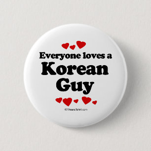 Alla älskar en koreansk grabbT-tröja Knapp
