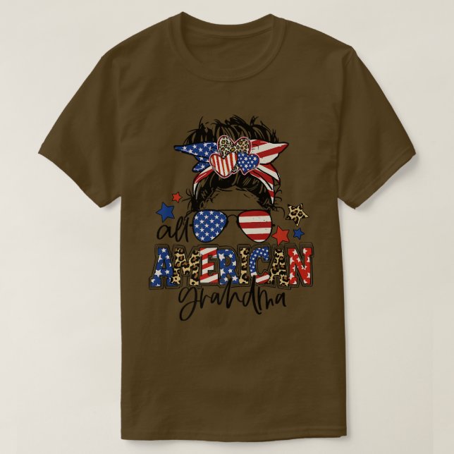 Alla amerikanska farmor Leopard Messy Bun Grandma  T Shirt (Design framsida)