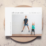 Alla är inte Lugn: Minimal Jul Teal Kids Photo Julkort<br><div class="desc">Ett platta gratulationskort med snyggt och klassisk typografi "allt är inte lugn" i svart på en ren, vit bakgrund med en klarfärgad turkos teal aqua blue-funktion färg på motsatt sida. Fotot och texten kan enkelt anpassas för personligt bruk. En enkel, minimalistisk och contemporary julklapp som utmärker den här julhelgen! Bilden...</div>
