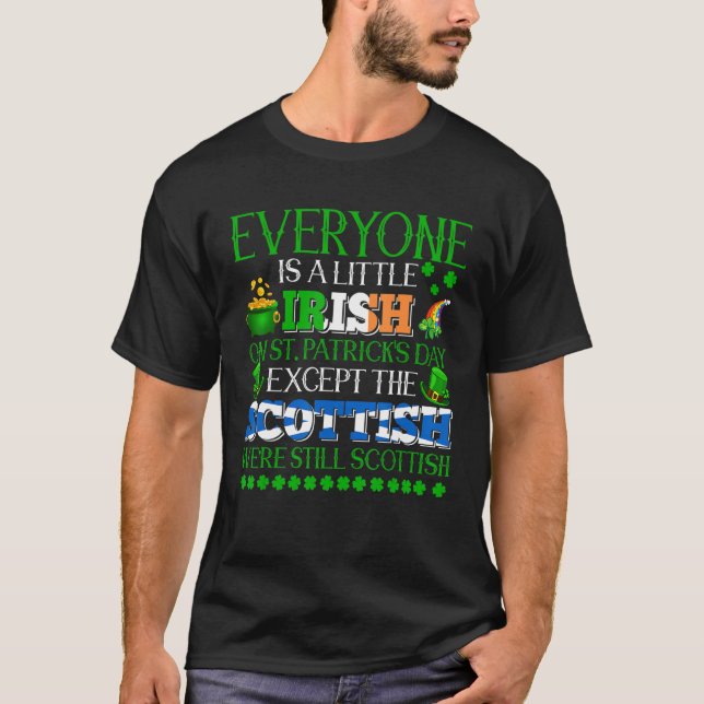 Alla är små iriska på St. Patrick's Day Prou T Shirt (Framsida)