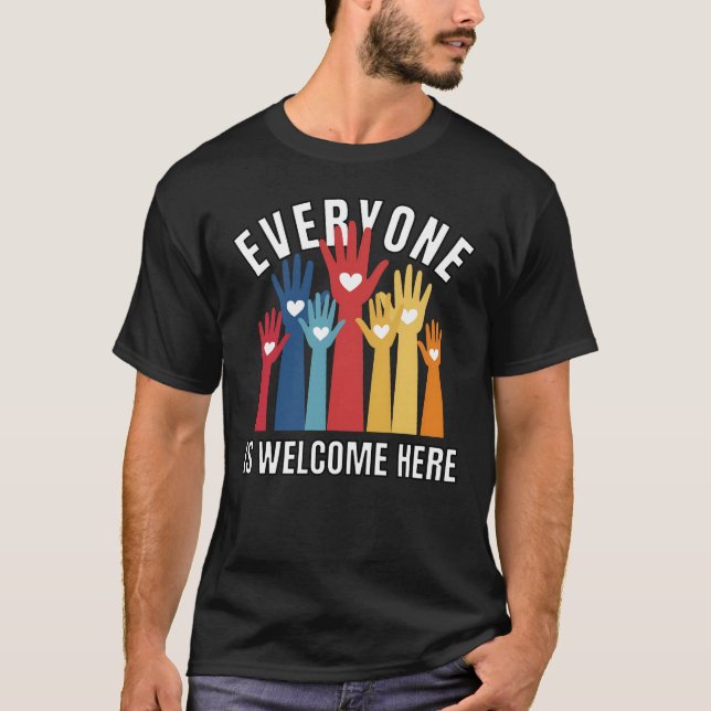Alla är välkomna här - delaktighet och mångfald t shirt (Framsida)